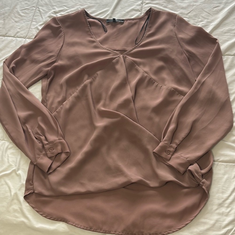 Ro & De Women’s Blouse, Size Medium, Flowy and Comfortable! Great for Work